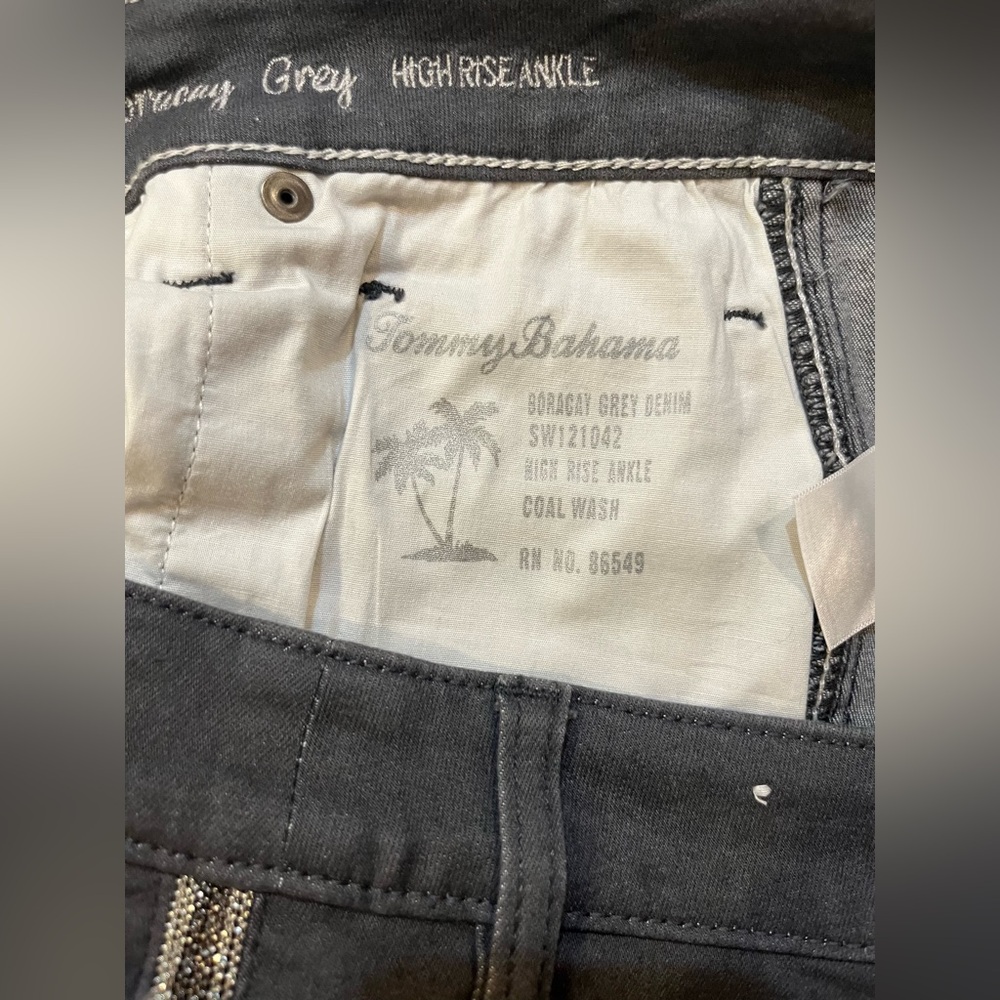 TOMMY BAHAMA WOMENS JEANS BORACAY GREY DENIM SIZE 12x28 - Picture 7 of 7